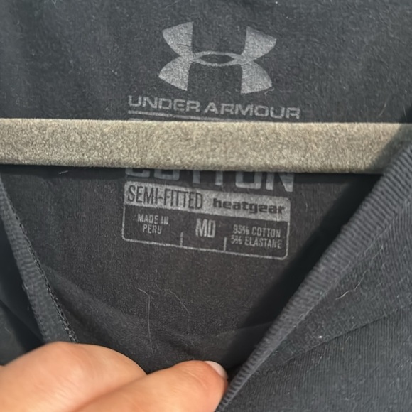 Women’s medium under armor tshirt black - Picture 2 of 4